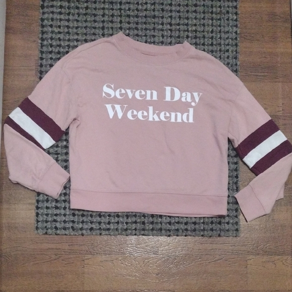 Arizona Jean Company Vintage Pink and Maroon Crew Neck Sweater - Picture 1 of 9